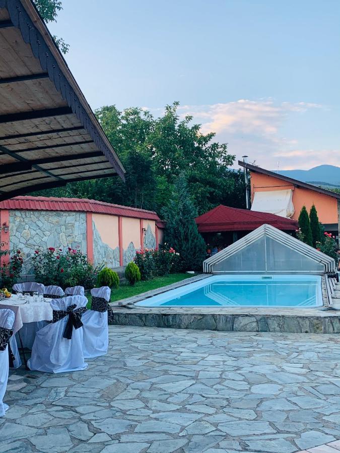Hotel Alex & Maria Cărpinişu Exterior foto
